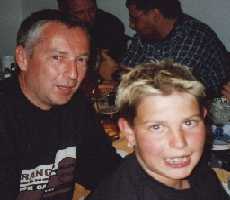 Lor mit Sohn Michi (VW-Bus *g) aus Kempten