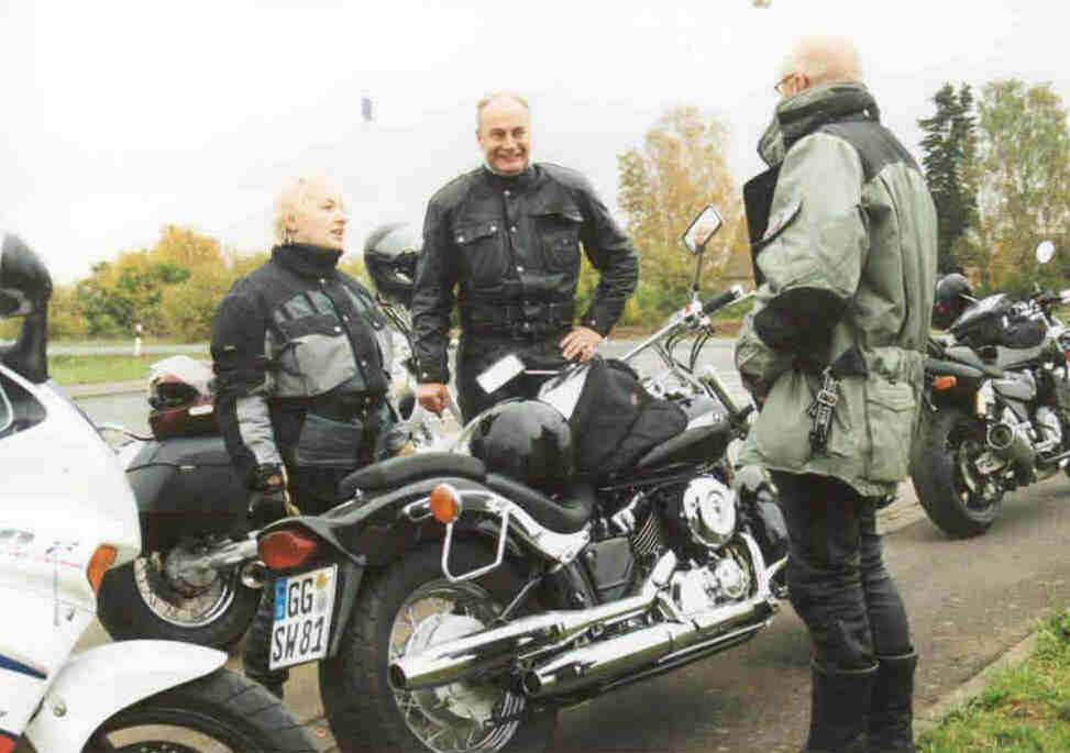 Draggi, Jens und Aladin halten ein Sch�tzchen