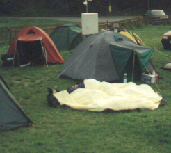 hm... wie war das mit Zeltaufbau?